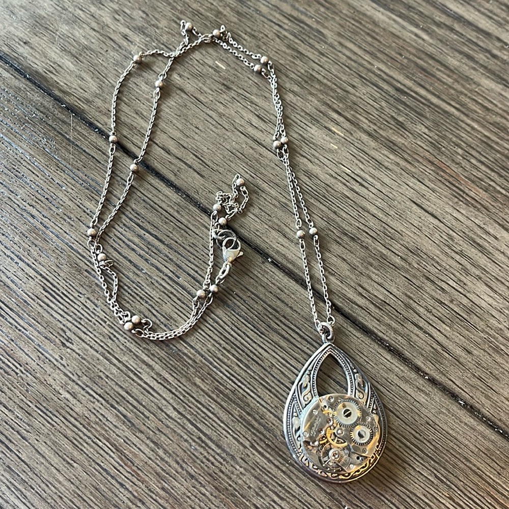 Unique steampunk gear necklace - excellent pre-owned condition!